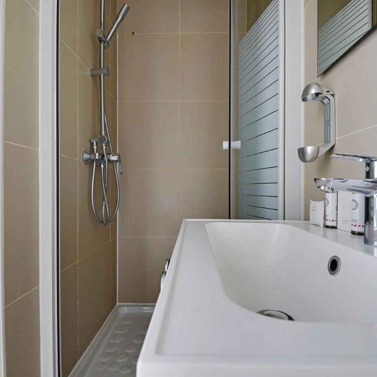 Comfort studio at Gare de l Est - Appartement - 4