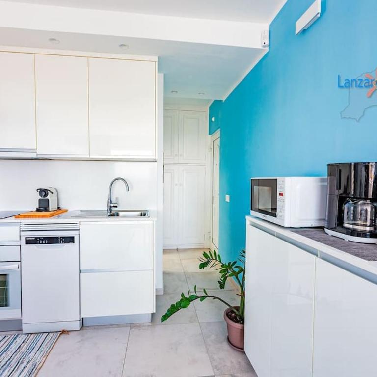 House of the Horizon Playa Las Cucharas VV penthouse with sea & pool view AIRCON - Apartamento de 2 dormitorios con balcón y vistas al mar - 8