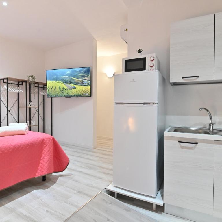 IzzHome The Breeze - One-Bedroom House - 1