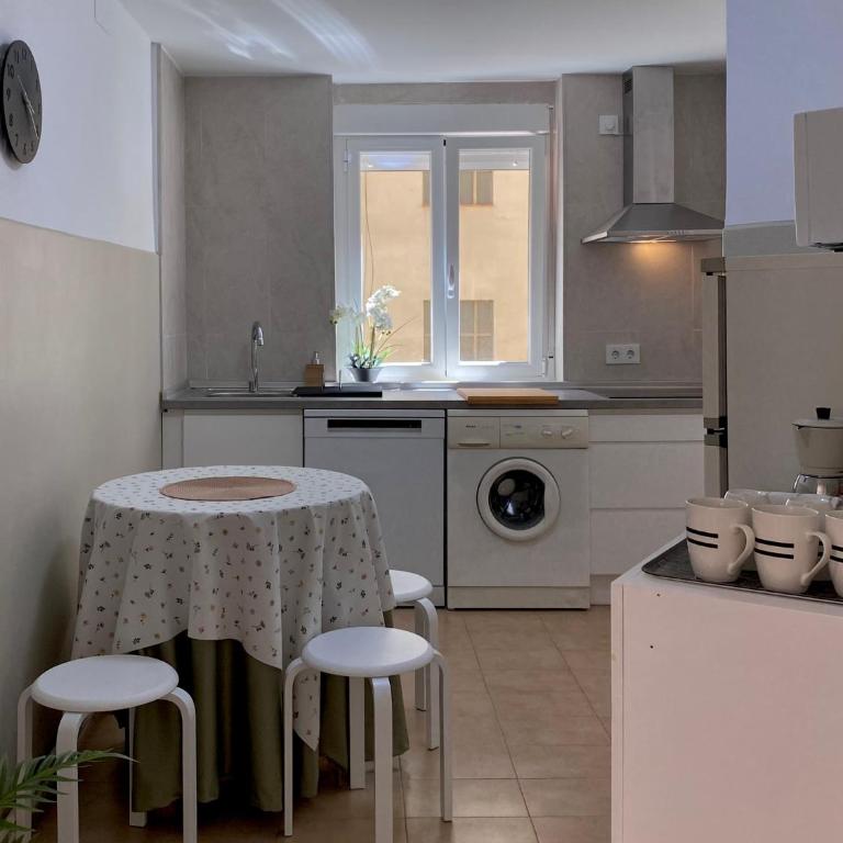 Bonjour Cathedrale by ARoom VUT-LE-1187 - Apartamento de 4 dormitorios con balcón - 25