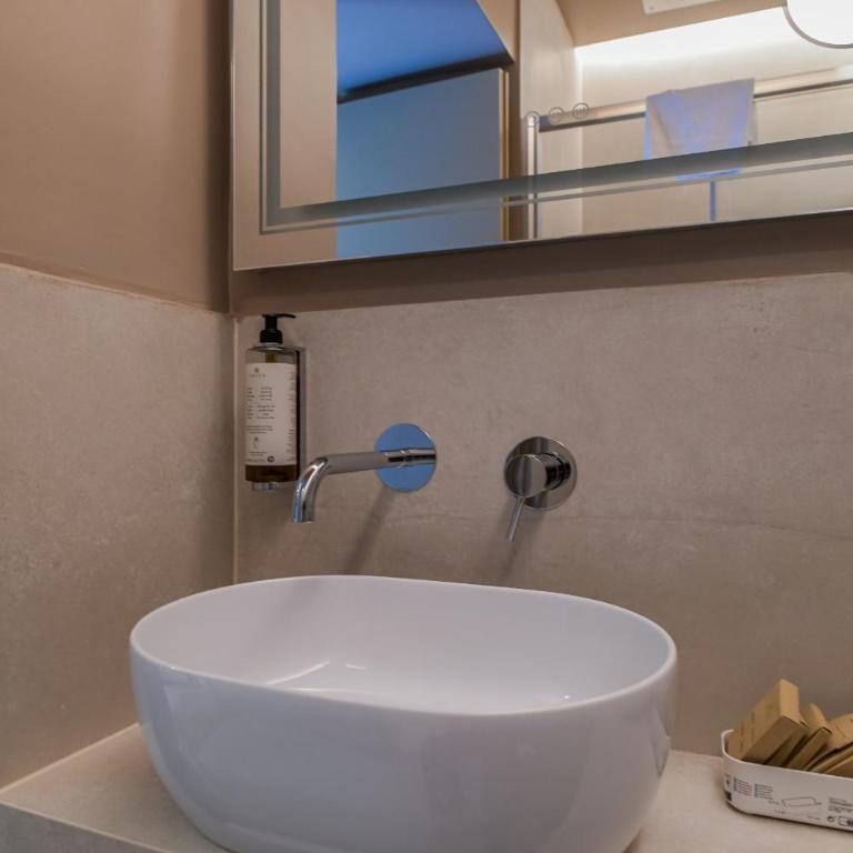 163 BOUTIQUE HOTEL - Deluxe Double Room - 9