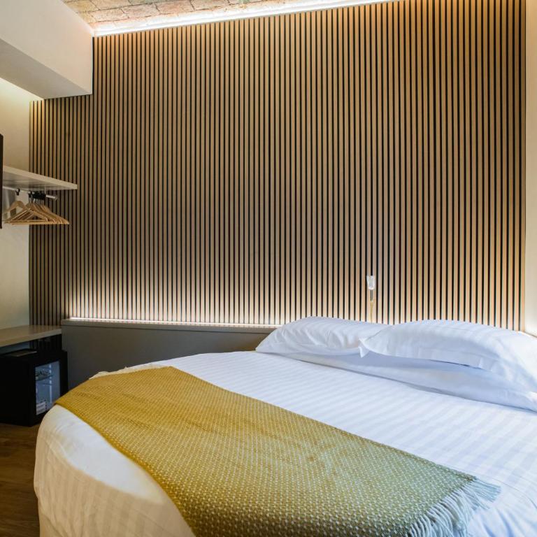 163 BOUTIQUE HOTEL - Deluxe Double Room - 4