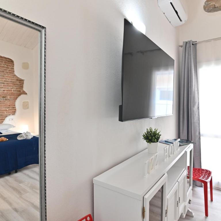 IzzHome The Breeze - One-Bedroom House - 13