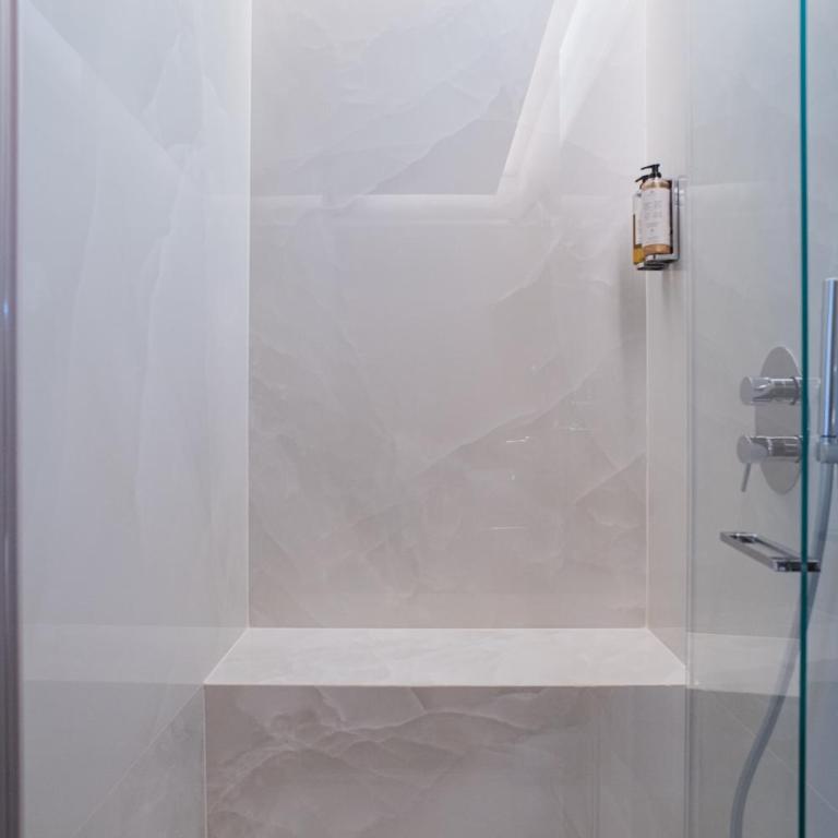 163 BOUTIQUE HOTEL - Deluxe Room - 6