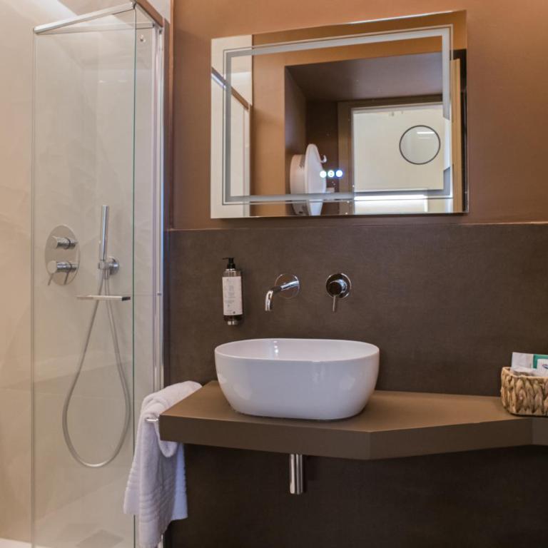 163 BOUTIQUE HOTEL - Deluxe Room - 4