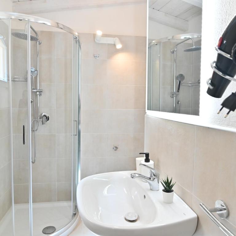IzzHome The Breeze - One-Bedroom House - 20