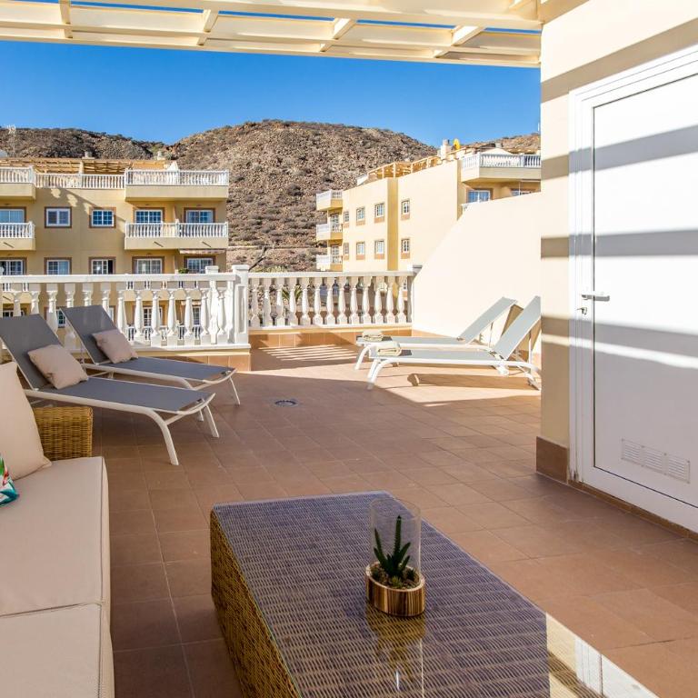 Palm Duplex Penthouse - Two-Bedroom Apartment - 9