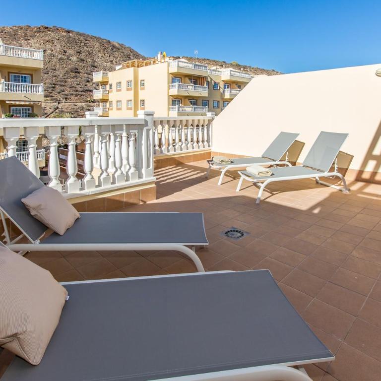 Palm Duplex Penthouse - Two-Bedroom Apartment - 12