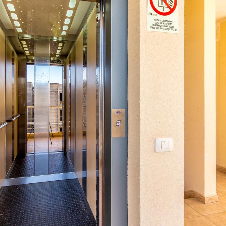 Palm Duplex Penthouse - Two-Bedroom Apartment - 13
