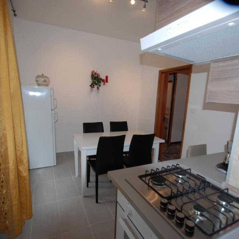Piave - Appartamento con 2 Camere da Letto - 1