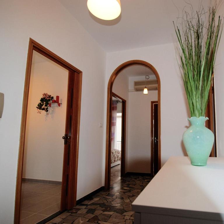 Piave - Appartamento con 2 Camere da Letto - 4