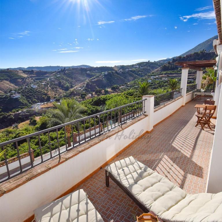 La Fuente APT 4, Frigiliana Amazing 3 bedroom 2 bthroom Family Apartment with views, Padel Court and 2 Pools HansOnHoliday Rentals - Apartamento de 3 dormitorios - 8