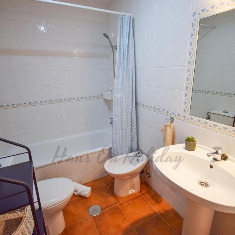 La Fuente APT 4, Frigiliana Amazing 3 bedroom 2 bthroom Family Apartment with views, Padel Court and 2 Pools HansOnHoliday Rentals - Apartamento de 3 dormitorios - 10