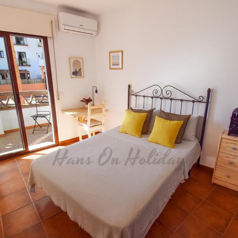 La Fuente APT 4, Frigiliana Amazing 3 bedroom 2 bthroom Family Apartment with views, Padel Court and 2 Pools HansOnHoliday Rentals - Apartamento de 3 dormitorios - 11