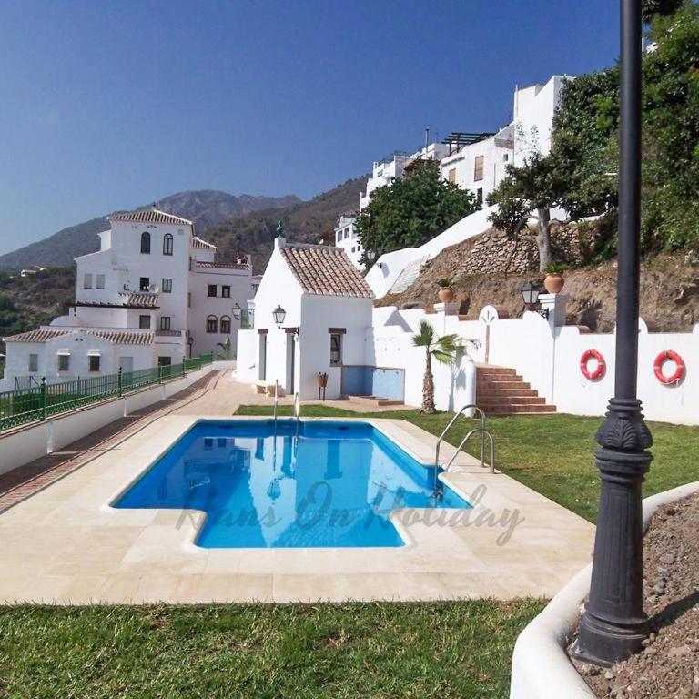 La Fuente APT 4, Frigiliana Amazing 3 bedroom 2 bthroom Family Apartment with views, Padel Court and 2 Pools HansOnHoliday Rentals - Apartamento de 3 dormitorios - 3