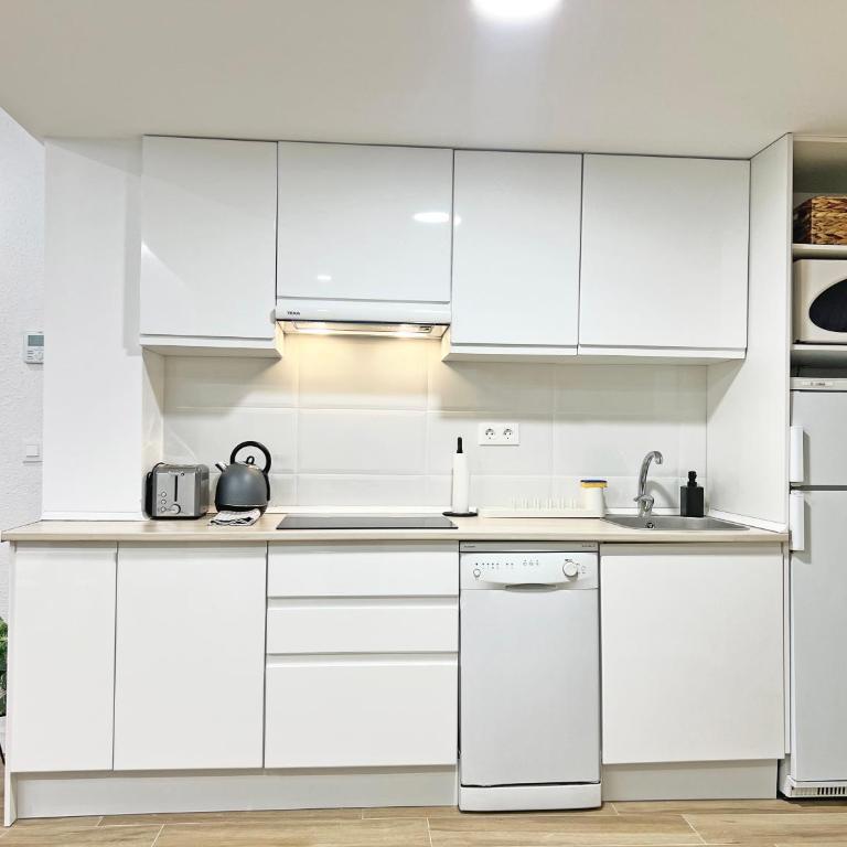 Coqueto con PISCINA, nuevo a 50m del mar, Parking Gratis OBRAS DE CONSERVACION EN FACHADA DE ENERO A 31 MAYO 2026 - Apartamento de 2 dormitorios - 35