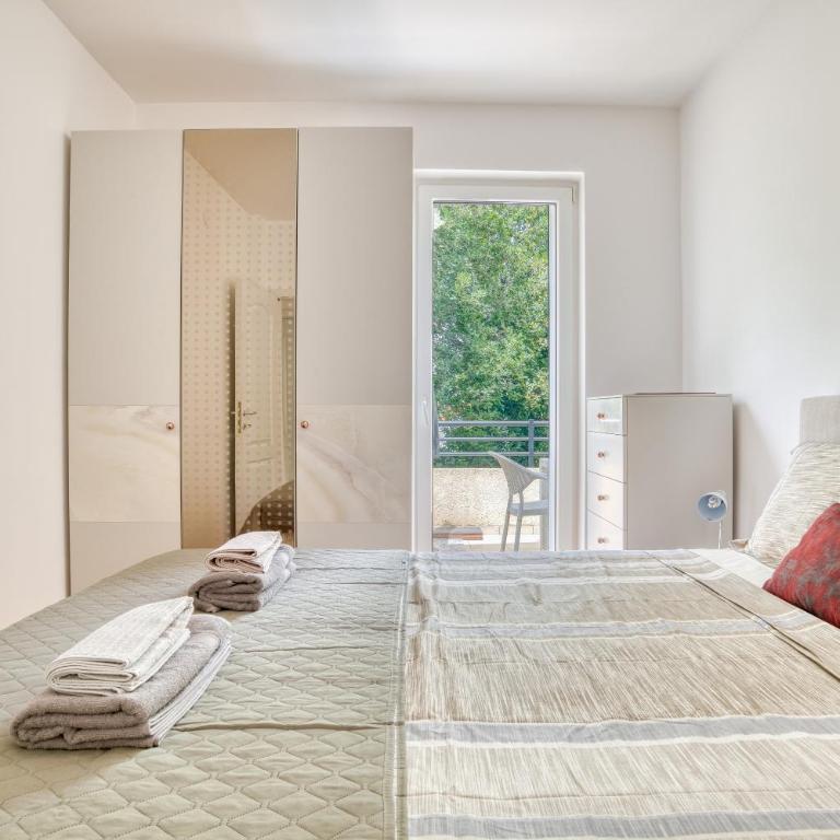 Two-bedroom apartment with sea view - Apartman sa 2 Spavaće Sobe - 9