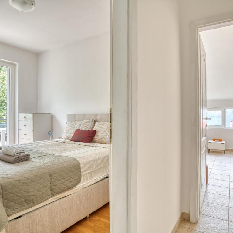 Two-bedroom apartment with sea view - Apartman sa 2 Spavaće Sobe - 12