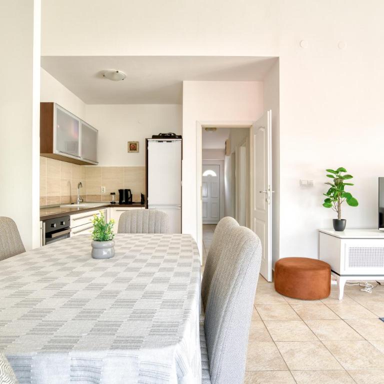 Two-bedroom apartment with sea view - Apartman sa 2 Spavaće Sobe - 14