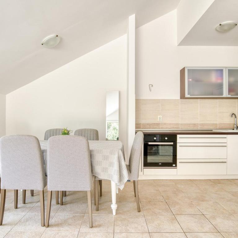 Two-bedroom apartment with sea view - Apartman sa 2 Spavaće Sobe - 13