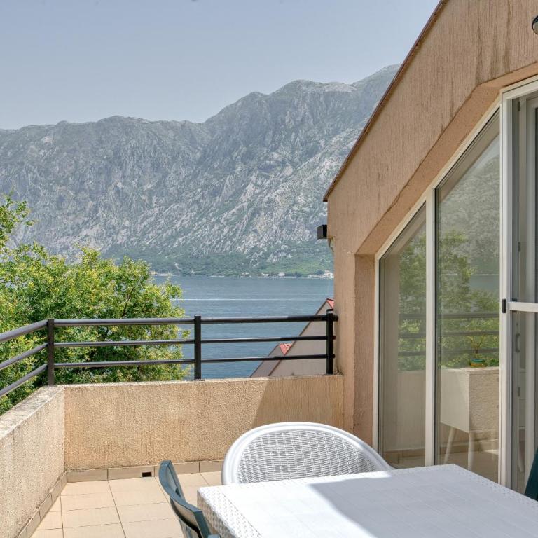 Two-bedroom apartment with sea view - Apartman sa 2 Spavaće Sobe - 19