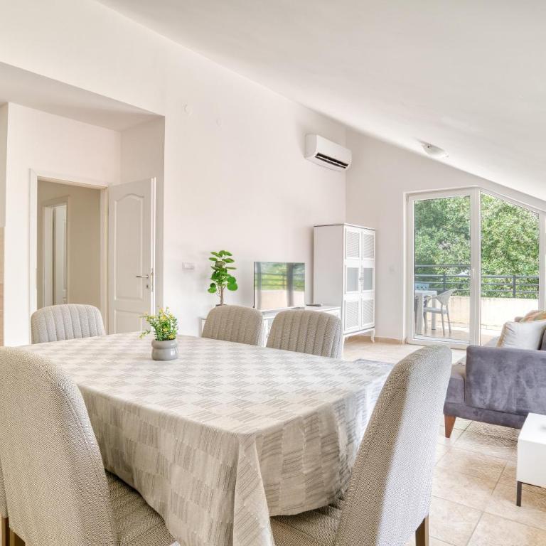 Two-bedroom apartment with sea view - Apartman sa 2 Spavaće Sobe - 27