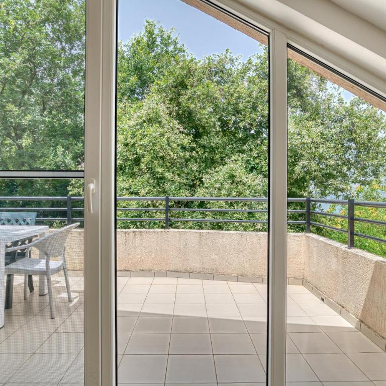 Two-bedroom apartment with sea view - Apartman sa 2 Spavaće Sobe - 29