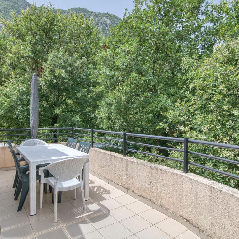 Two-bedroom apartment with sea view - Apartman sa 2 Spavaće Sobe - 34