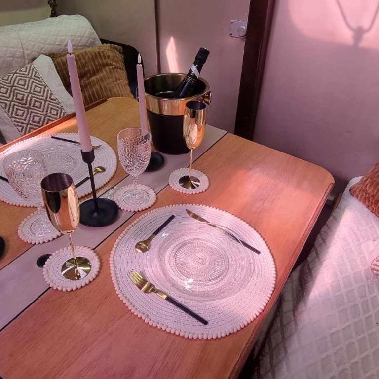 Nuit romantique sur un bateau à Deauville - Mobile Home - 17