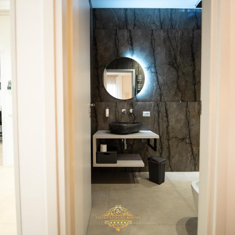 Sicily Art Boutique - Deluxe Double Room with Balcony - 23