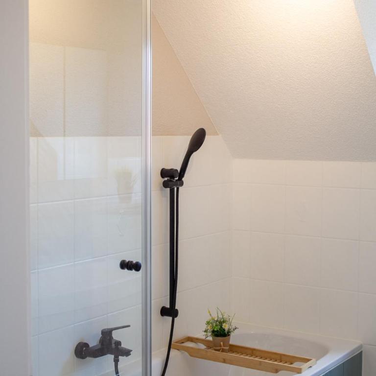 Apartment im Luftkurort Kißlegg, frisch renoviert, Balkon, Boxspringbetten, SmartTV, Playstation, Kaffevollautomat, ruhig, familienfreundlich - Apartment mit 2 Schlafzimmern - 26