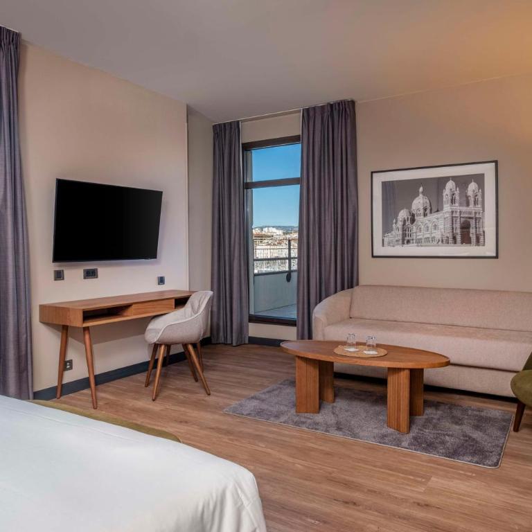 Radisson Blu Hotel Marseille Vieux Port - Suite avec Terrasse - Vue sur Port - 12