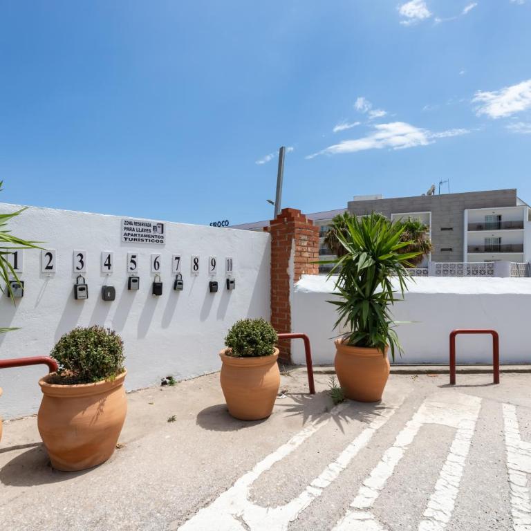 Apartamento con vistas al mar cerca del puerto - Two-Bedroom Apartment - 64