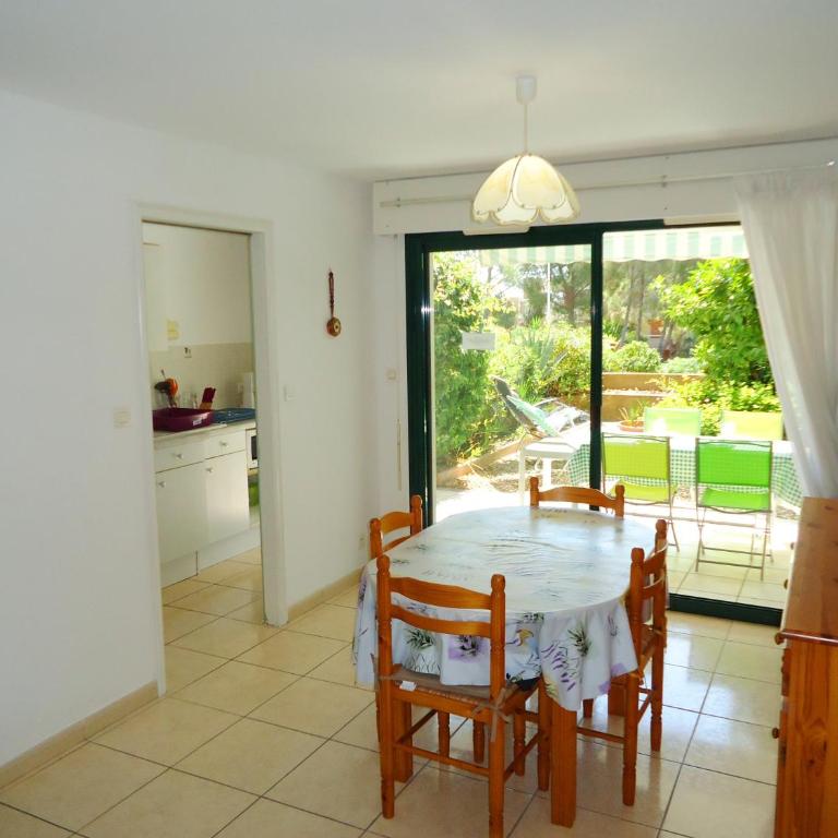 Bel Appartement 2 Pièces Climatisé proche Plages - One-Bedroom Apartment with Garden View - 4
