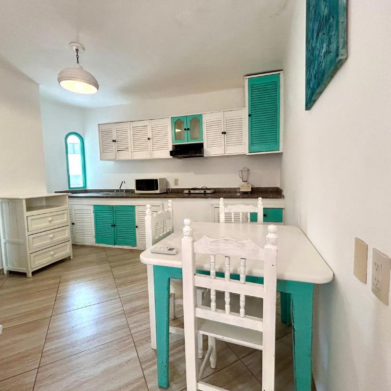 Hotel Coco de Mar Quinta Avenida - Triple Room with Private Bathroom - 5