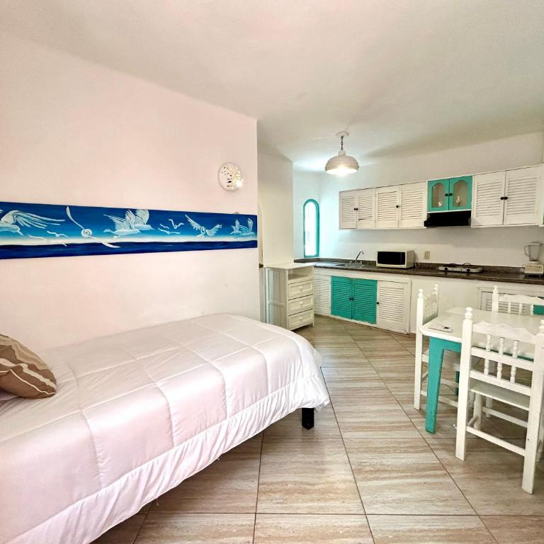 Hotel Coco de Mar Quinta Avenida - Triple Room with Private Bathroom - 7