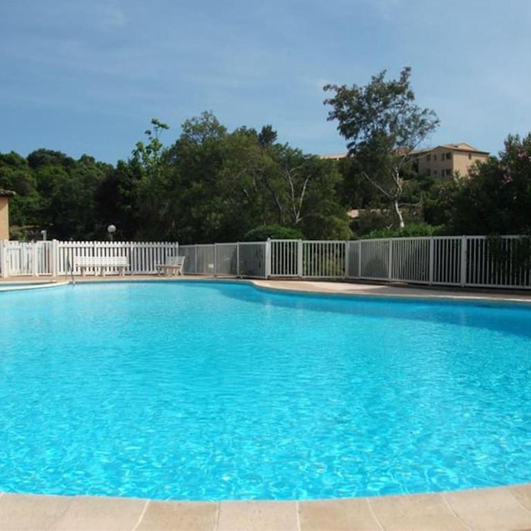 Appartement climatisé 4 personnes dans une résidence avec piscine - Apartment with Garden View - 1