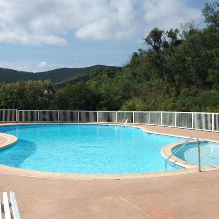 Appartement climatisé 4 personnes dans une résidence avec piscine - Apartment with Garden View - 2