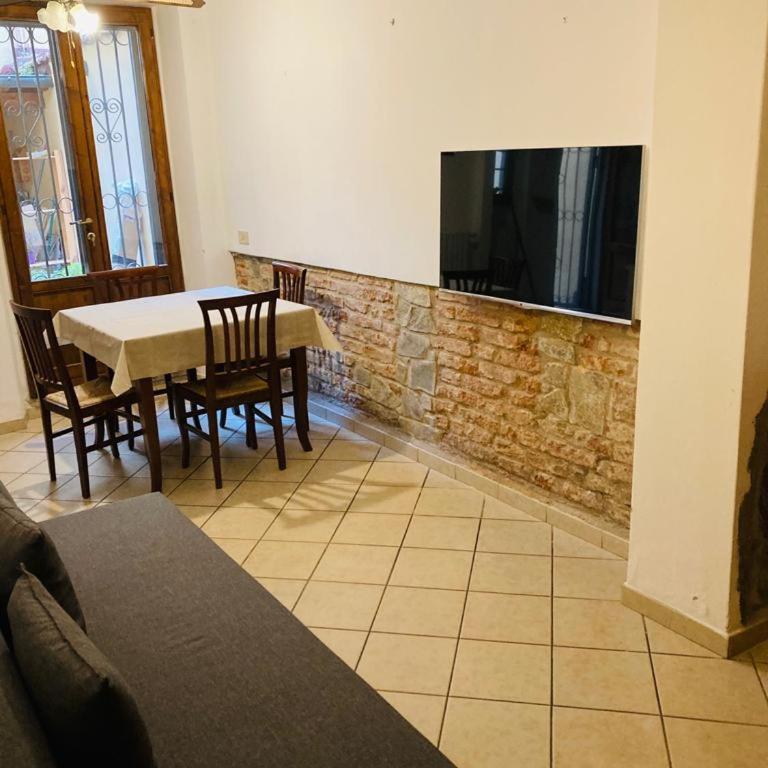 in CENTRO con cortile esterno - One-Bedroom Apartment - 1