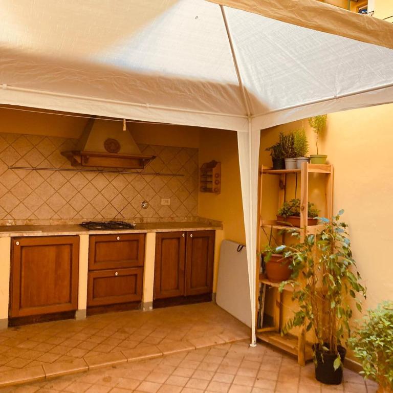 in CENTRO con cortile esterno - One-Bedroom Apartment - 12