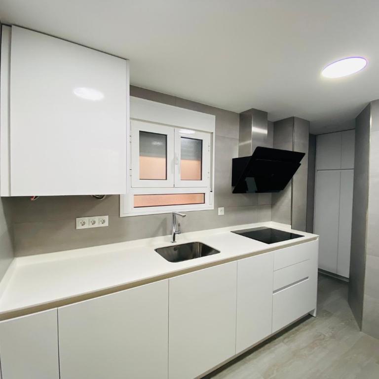 Apartamento en Málaga junto a estación de metro by MO - Apartamento de 3 dormitorios - 16