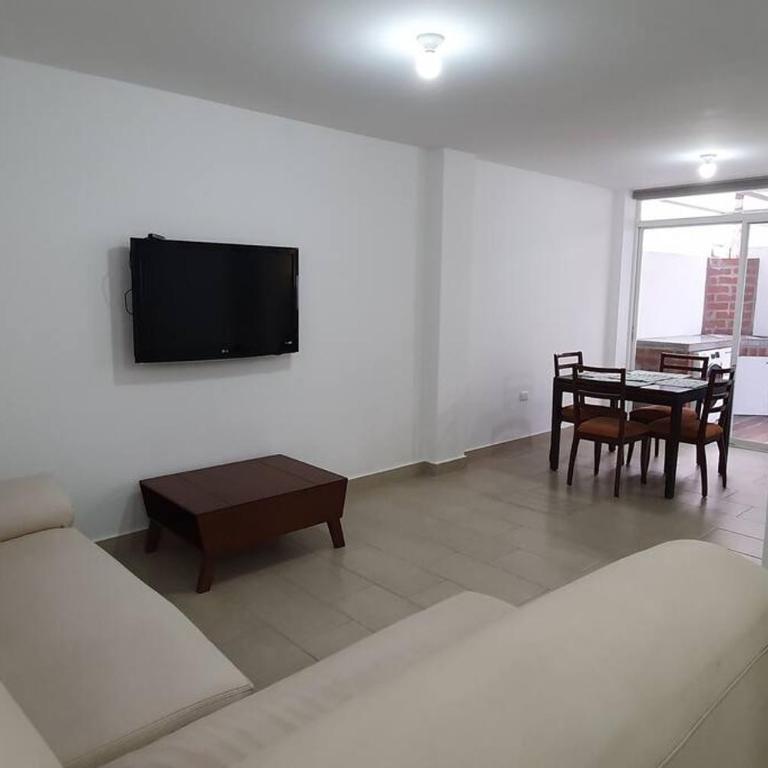 Casa familiar cerca a la playa - Three-Bedroom House - 13