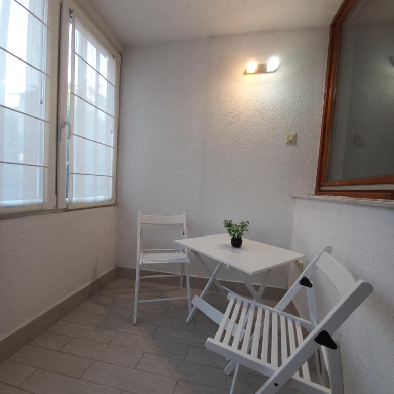 Cozy Sarajevo City Apartment - Apartman sa 2 Spavaće Sobe i Balkonom - 23