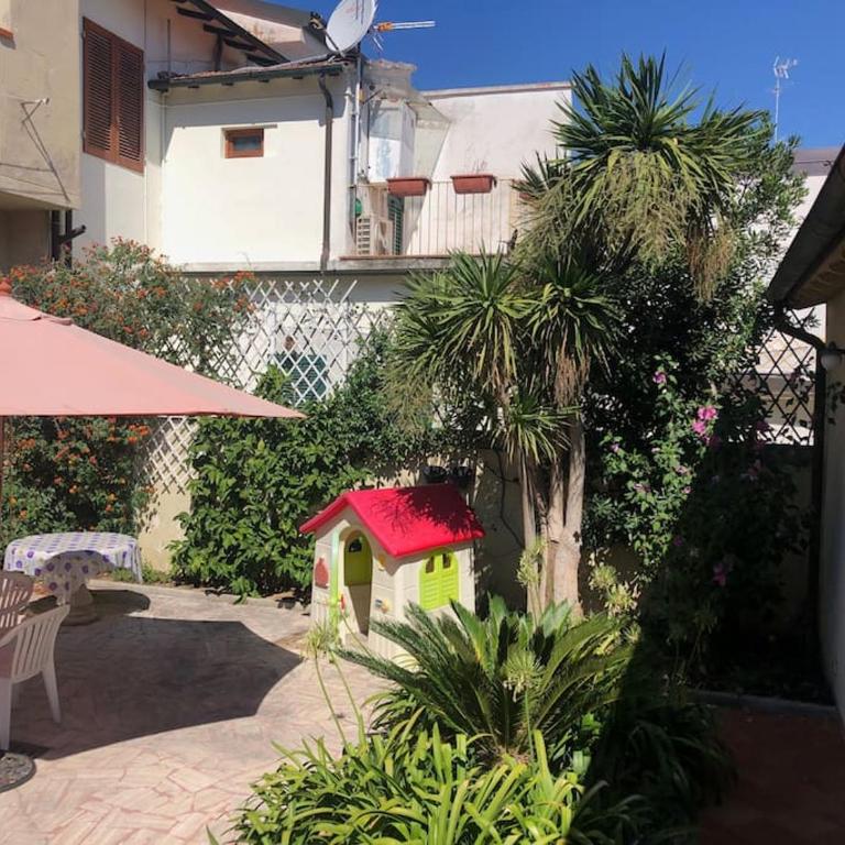 Spaziosa casa con giardino e dependance - Four-Bedroom House - 33