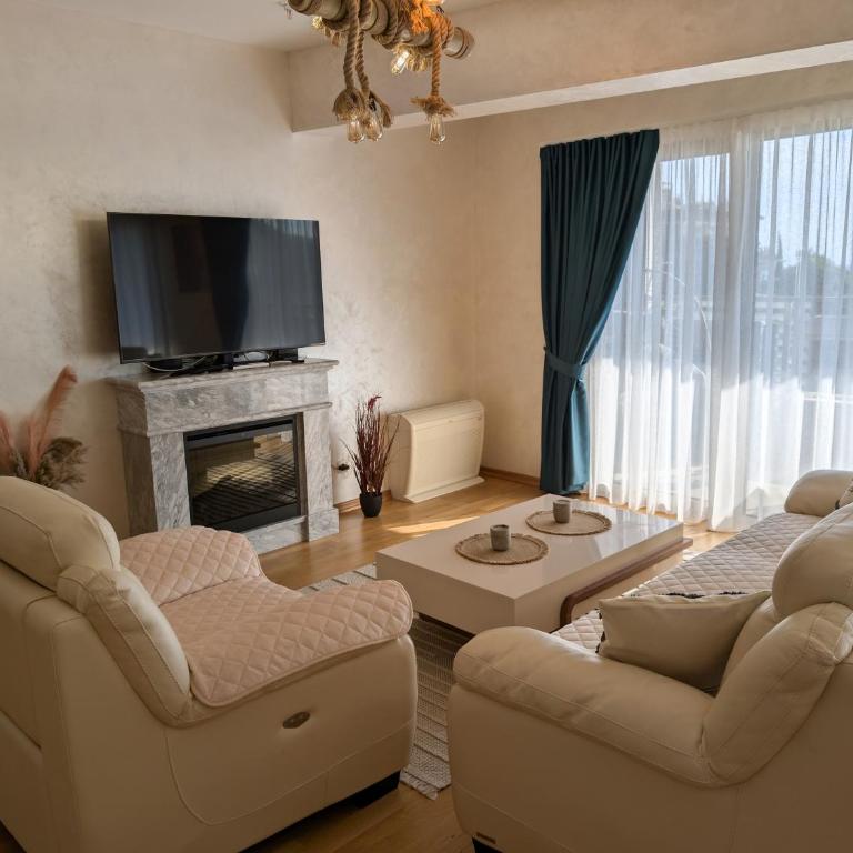 Lux Apartments Harmonia - Three-Bedroom Deluxe Apartment - 6