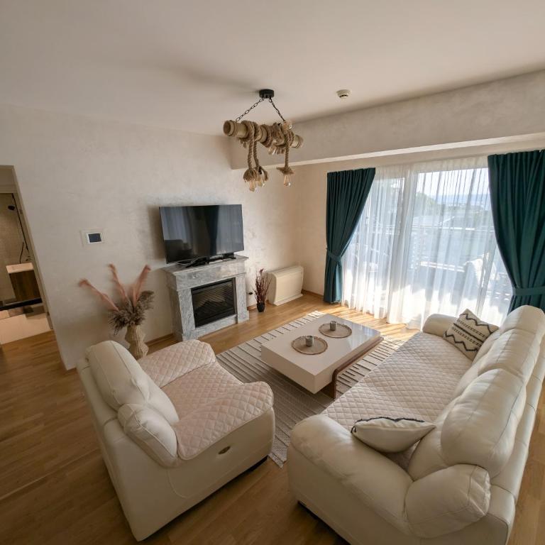 Lux Apartments Harmonia - Three-Bedroom Deluxe Apartment - 22