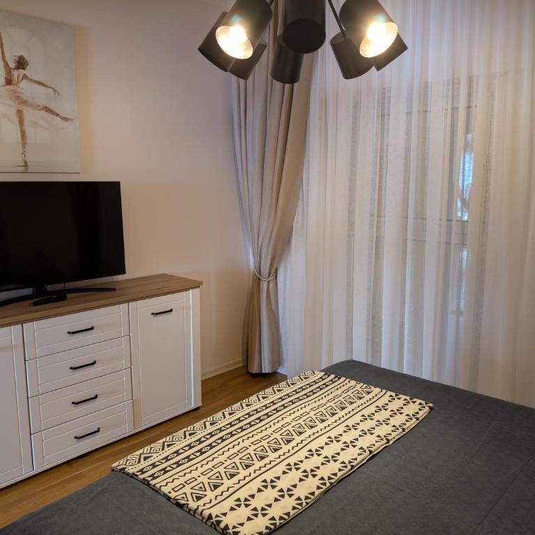Lux Apartments Harmonia - Three-Bedroom Deluxe Apartment - 25