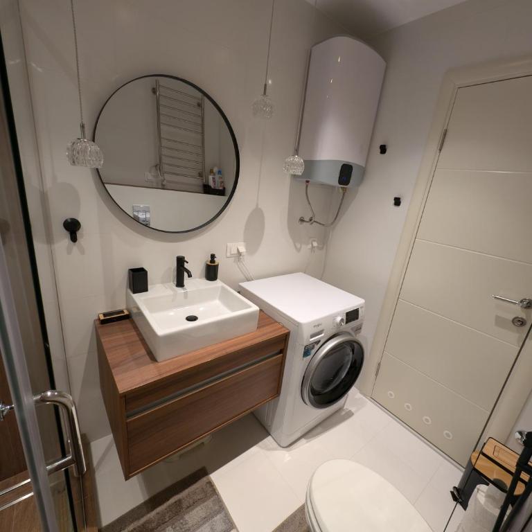 Lux Apartments Harmonia - Three-Bedroom Deluxe Apartment - 27