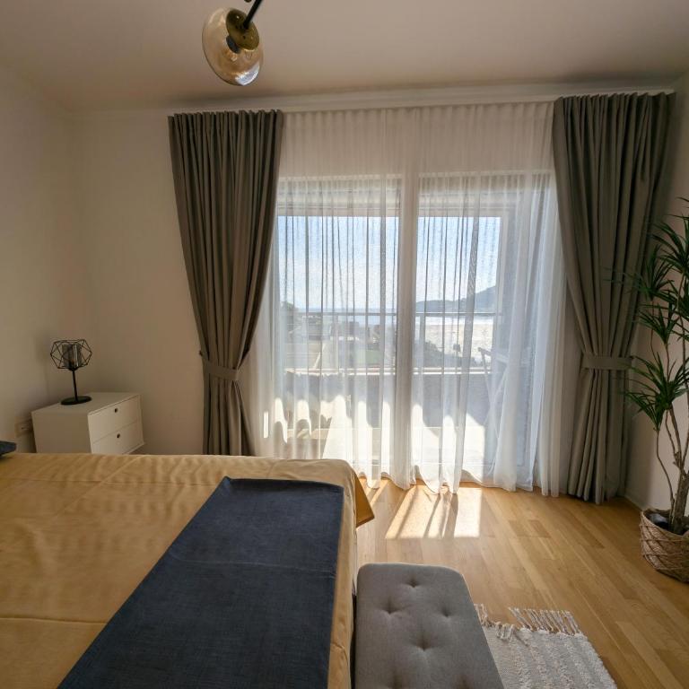 Lux Apartments Harmonia - Three-Bedroom Deluxe Apartment - 31