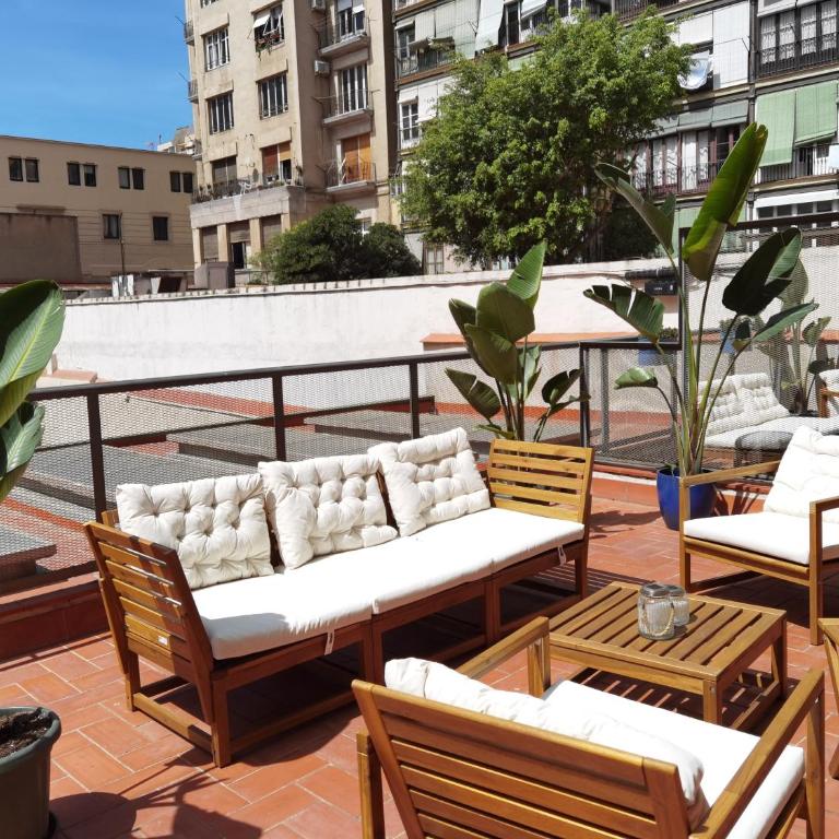 Casa Luxe Suites Barcelona - Two-Bedroom Apartment with Terrace - 4